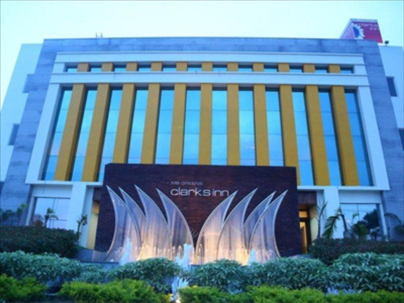 M B Greens Clarks Inn Moradabad Buitenkant foto