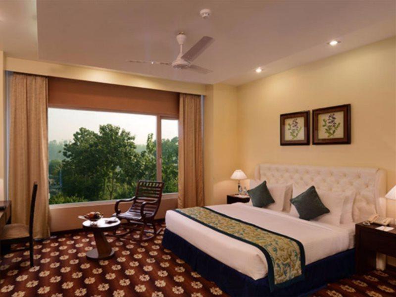 M B Greens Clarks Inn Moradabad Buitenkant foto