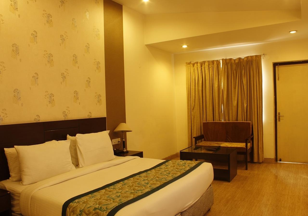 M B Greens Clarks Inn Moradabad Buitenkant foto