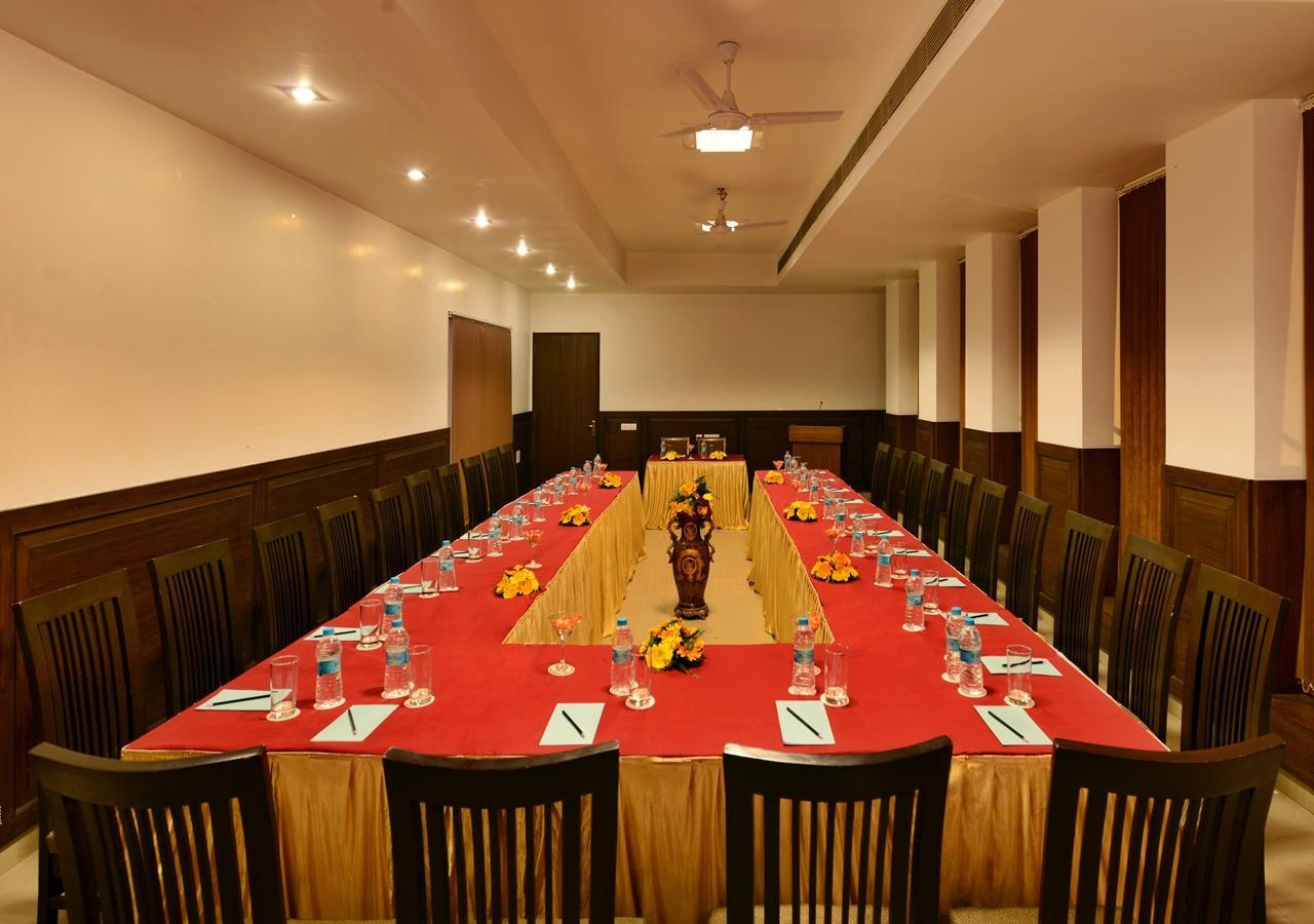 M B Greens Clarks Inn Moradabad Buitenkant foto