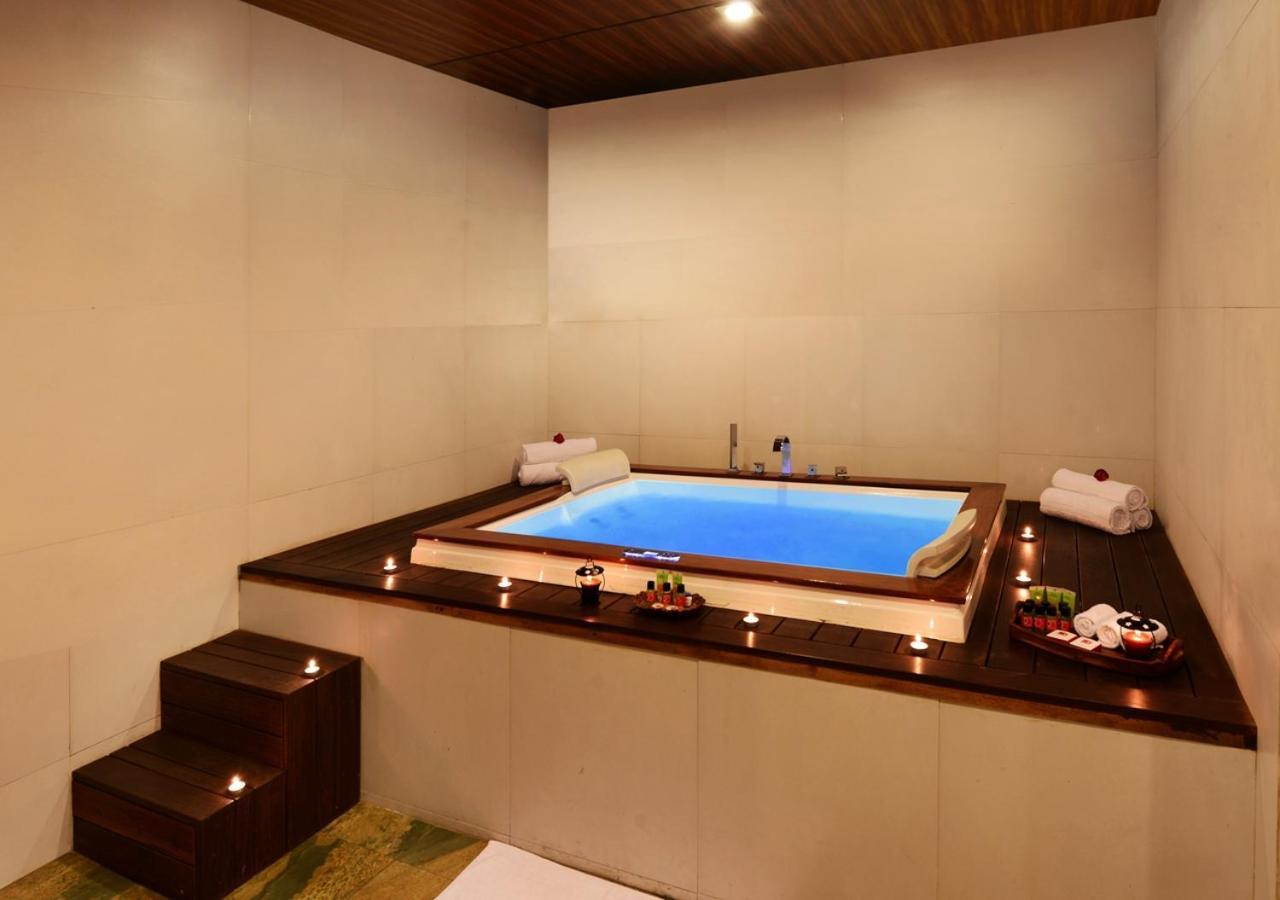 M B Greens Clarks Inn Moradabad Buitenkant foto