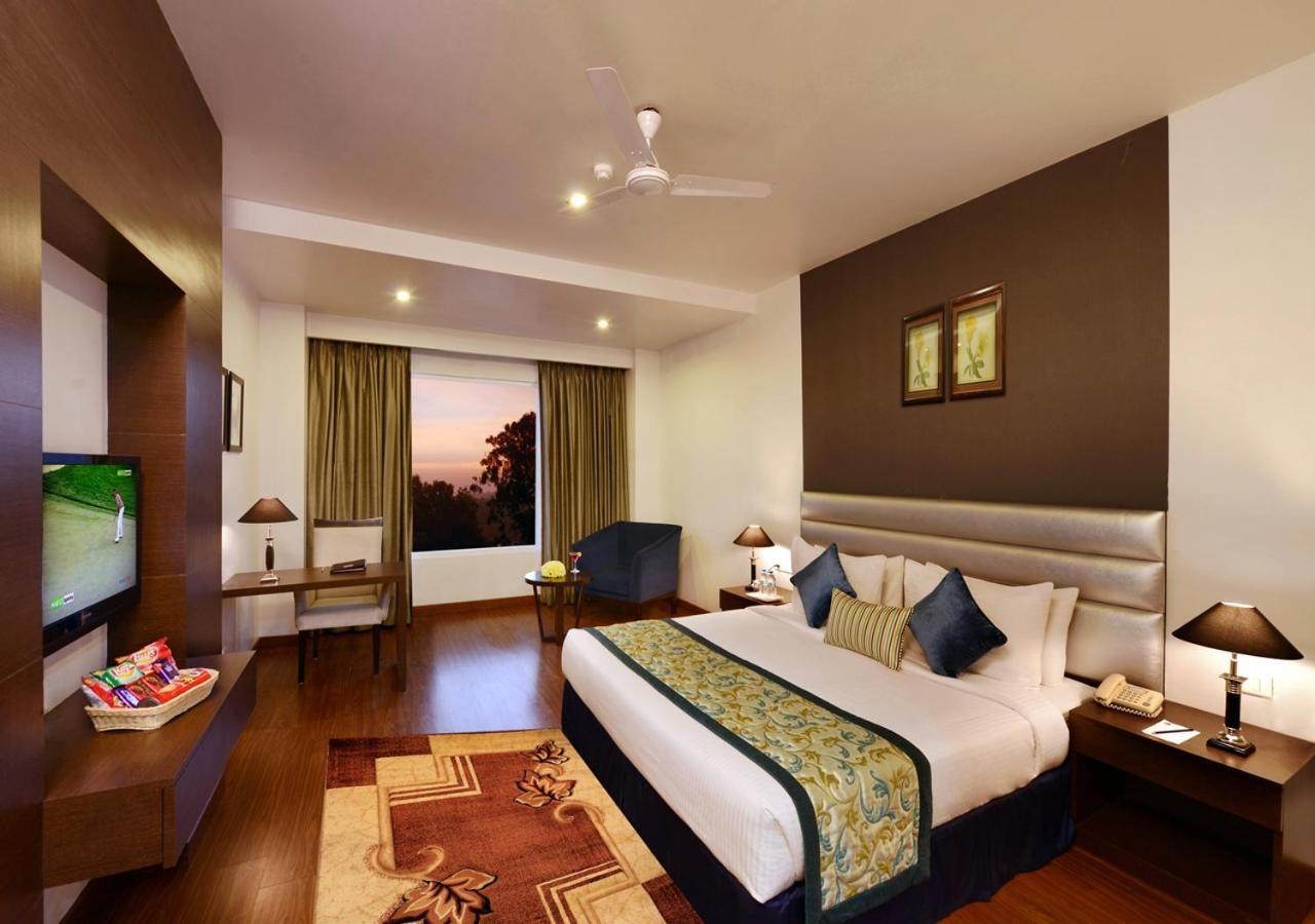 M B Greens Clarks Inn Moradabad Buitenkant foto