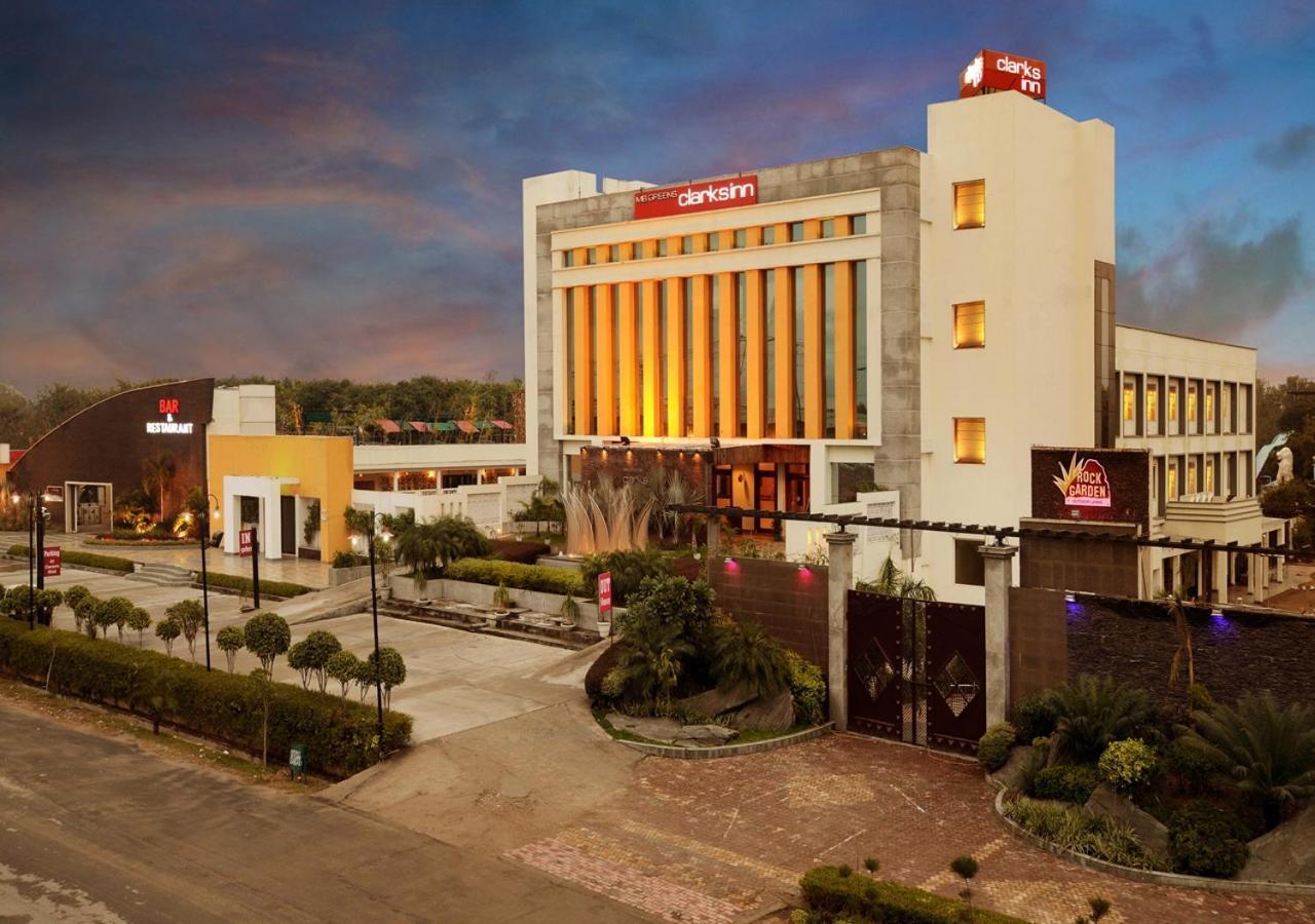 M B Greens Clarks Inn Moradabad Buitenkant foto