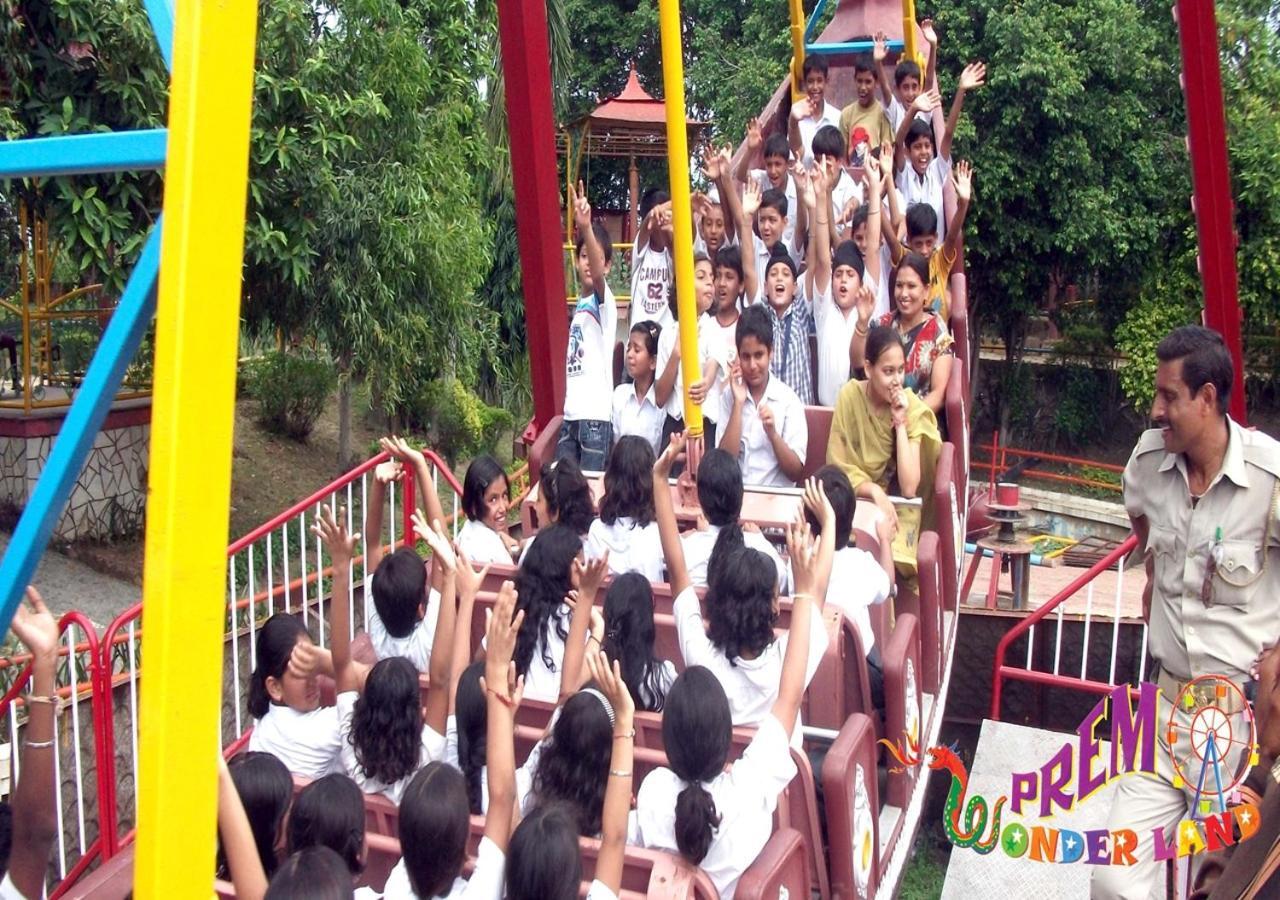 M B Greens Clarks Inn Moradabad Buitenkant foto