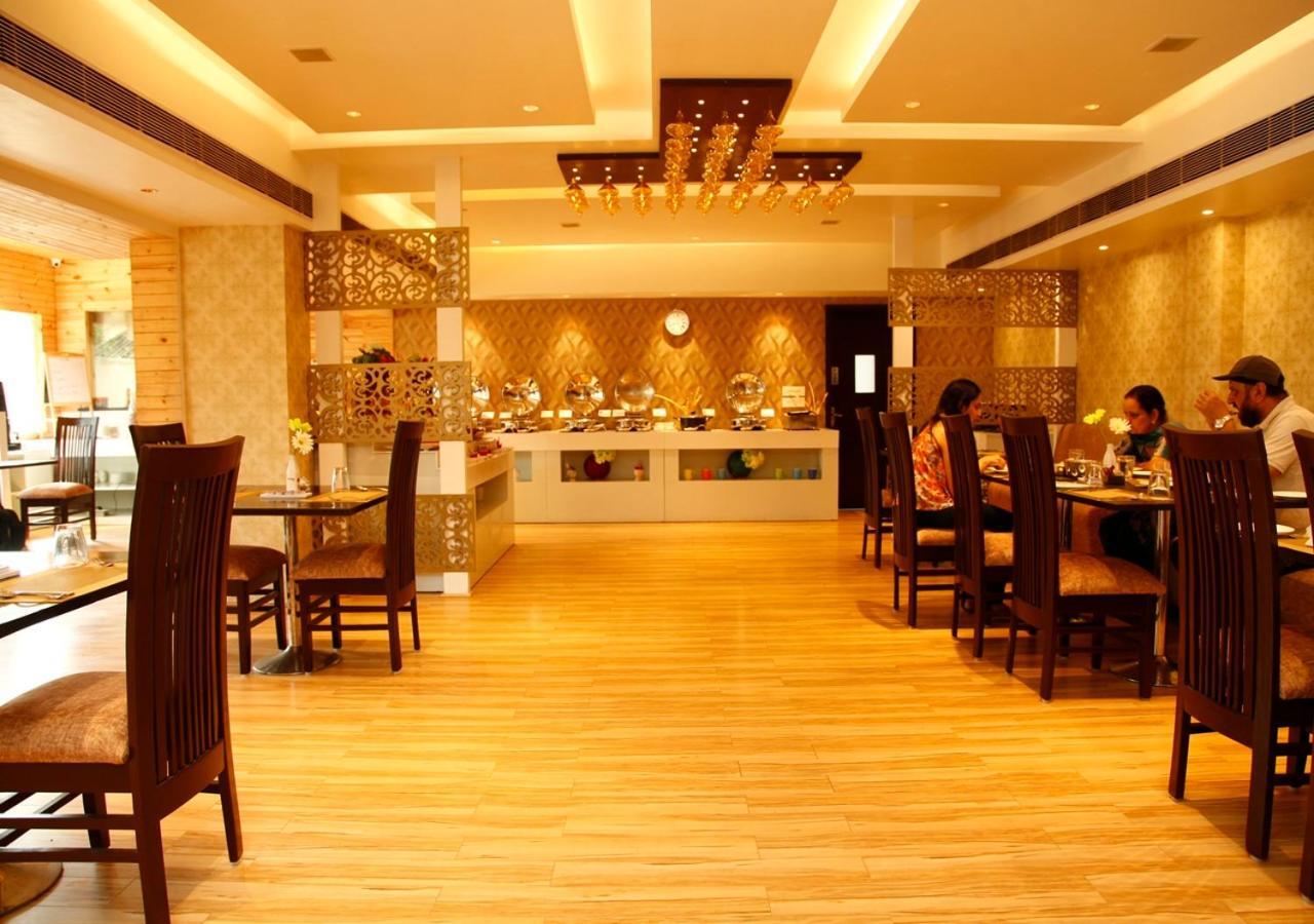 M B Greens Clarks Inn Moradabad Buitenkant foto