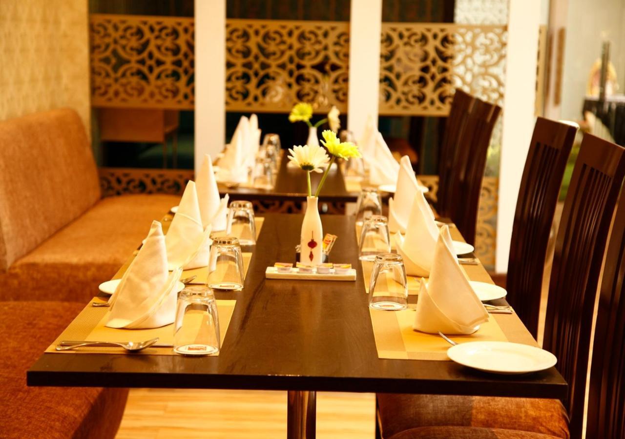 M B Greens Clarks Inn Moradabad Buitenkant foto